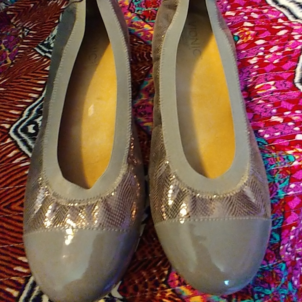 Stylish Silver Women's Flats